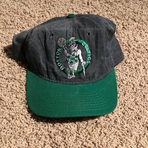 Vintage Boston Celtics Starter snap back hat used